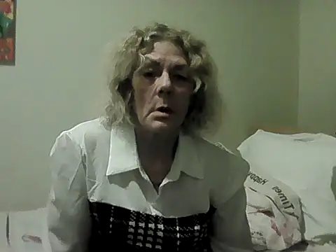 housewife shantie online show from March 12, 2026, 6:12 pm