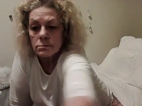 housewife shantie online show from November 28, 2025, 7:14 pm