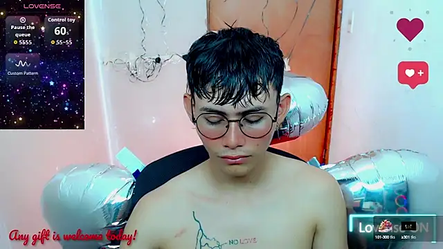 Snapshot of tanjiro_cute chatting on October 16, 2025, 10:23 am tanjiro cute online show from October 16, 2025, 10:23 am