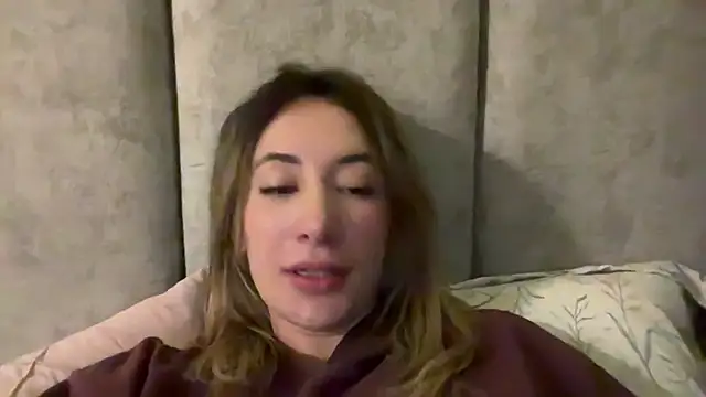 Snapshot of Gabby_cruz_ chatting on December 4, 2024, 6:05 am Gabby cruz online show from December 4, 2024, 6:05 am