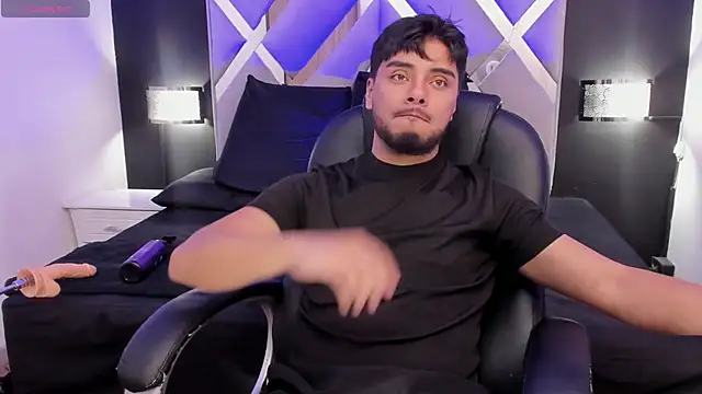 Snapshot of Tommidubois chatting on February 23, 2025, 3:24 am Tommidubois online show from February 23, 2025, 3:24 am