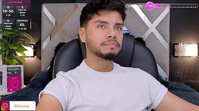 Snapshot of Tommidubois chatting on October 3, 2025, 3:52 am Tommidubois online show from October 3, 2025, 3:52 am