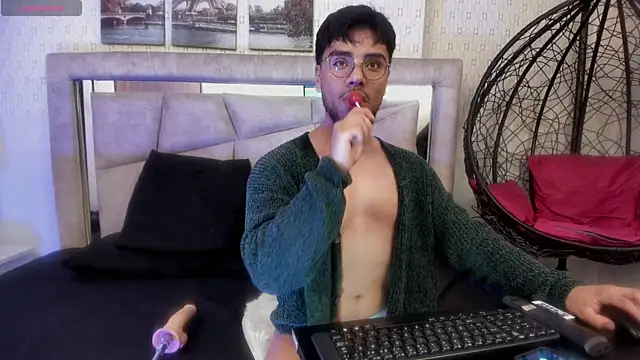 Snapshot of Tommidubois chatting on February 12, 2025, 7:45 pm Tommidubois online show from February 12, 2025, 7:45 pm