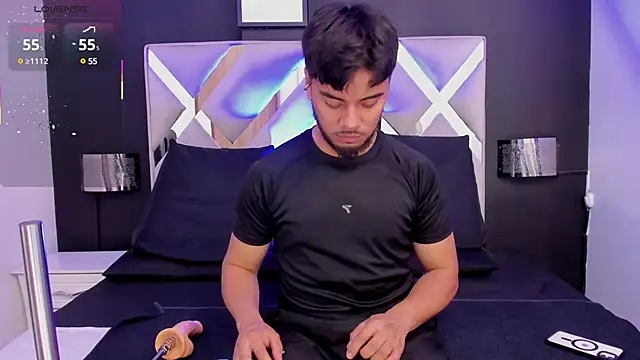 Snapshot of Tommidubois chatting on February 22, 2025, 3:23 am Tommidubois online show from February 22, 2025, 3:23 am