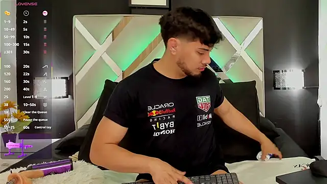 Snapshot of Tommidubois chatting on March 4, 2025, 2:06 am Tommidubois online show from March 4, 2025, 2:06 am