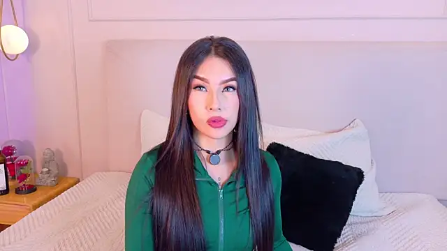 Snapshot of EymiCuper chatting on February 13, 2026, 7:25 pm EymiCuper online show from February 13, 2026, 7:25 pm