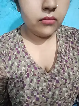 Love-Veronica online show from August 4, 2026, 5:17 pm
