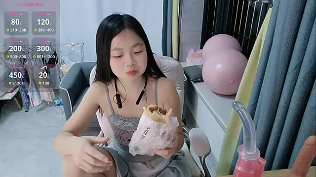 Lena-yyds online show from October 2, 2025, 5:27 pm