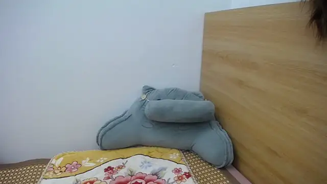 HotQueen online show from March 10, 2025, 3:34 am