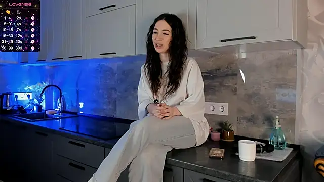 JoanBartram online show from December 30, 2024, 5:13 pm