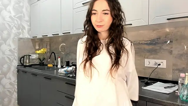 JoanBartram online show from December 22, 2024, 3:33 pm