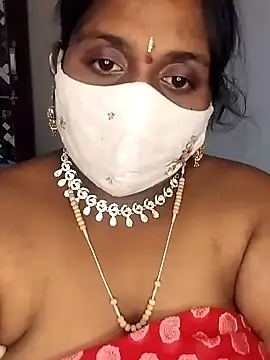Snapshot of Sexy_Radhikaa chatting on March 18, 2025, 7:22 am Sexy Radhikaa online show from March 18, 2025, 7:22 am
