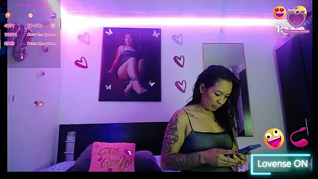 Snapshot of Kylee28 chatting on October 15, 2025, 1:04 am Kylee28 online show from October 15, 2025, 1:04 am