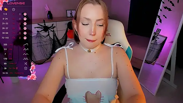 Snapshot of Jenny_Luvv chatting on October 23, 2025, 8:02 am Jenny Luvv online show from October 23, 2025, 8:02 am