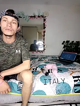 Snapshot of laura_arias018 chatting on October 21, 2025, 12:11 am laura arias018 online show from October 21, 2025, 12:11 am