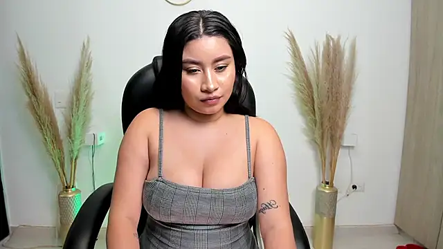 Snapshot of leylaclintonxx chatting on December 21, 2024, 5:25 am leylaclintonxx online show from December 21, 2024, 5:25 am