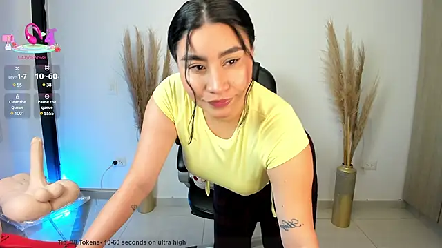 Snapshot of leylaclintonxx chatting on March 23, 2025, 4:16 am leylaclintonxx online show from March 23, 2025, 4:16 am