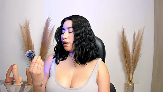 Snapshot of leylaclintonxx chatting on February 2, 2025, 10:17 pm leylaclintonxx online show from February 2, 2025, 10:17 pm