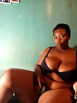 curvyloneah75 online show from February 21, 2025, 7:43 pm