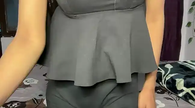 Luv Tiara online show from December 4, 2024, 1:03 pm