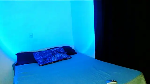 DollCam   online show from October 21, 2025, 11:26 pm