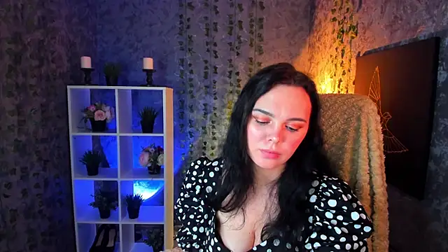 Emma Rolland online show from January 28, 2025, 8:15 pm