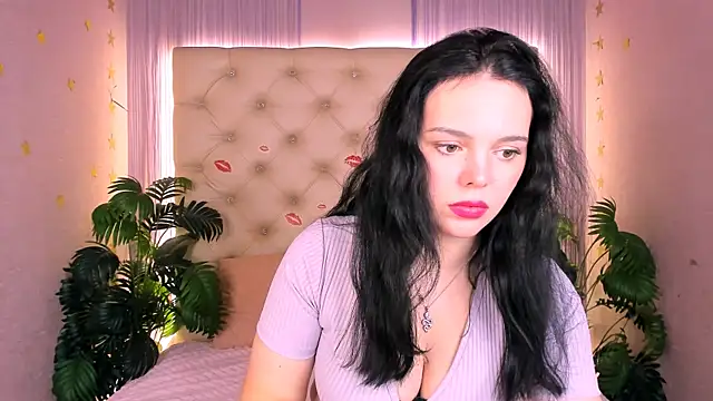 Emma Rolland online show from December 11, 2024, 10:25 am