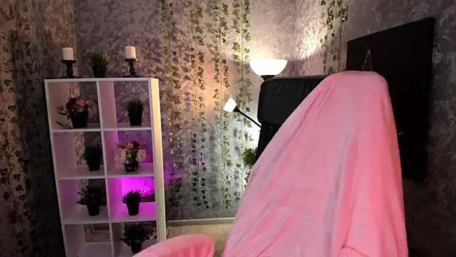 Emma Rolland online show from January 9, 2025, 2:43 am