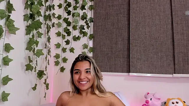 Annebull  online show from January 10, 2025, 5:47 am
