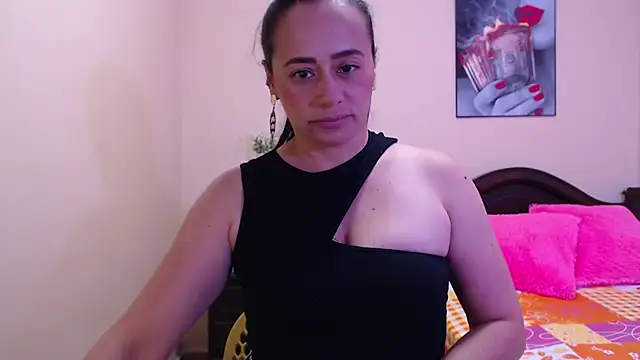 Snapshot of sara_florez1 chatting on October 6, 2025, 11:22 am sara florez1 online show from October 6, 2025, 11:22 am