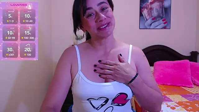 Snapshot of sara_florez1 chatting on October 5, 2025, 12:18 pm sara florez1 online show from October 5, 2025, 12:18 pm