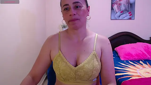 Snapshot of sara_florez1 chatting on October 13, 2025, 12:40 pm sara florez1 online show from October 13, 2025, 12:40 pm