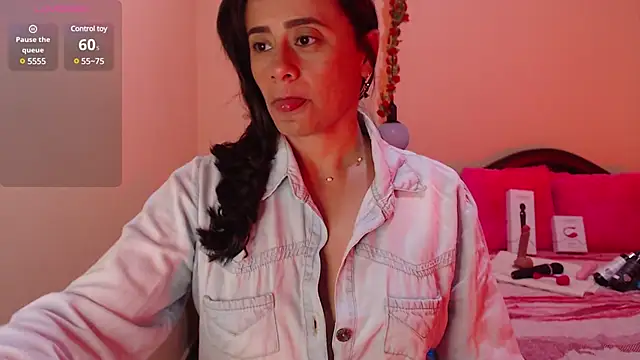 Snapshot of sara_florez1 chatting on February 18, 2025, 11:00 am sara florez1 online show from February 18, 2025, 11:00 am