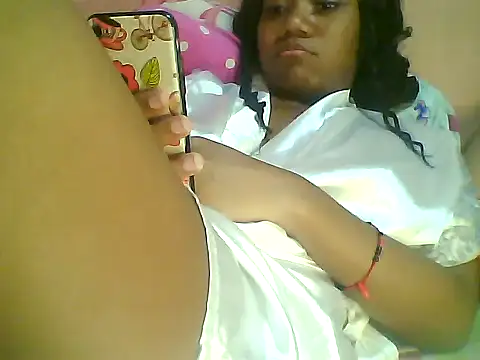 Snapshot of Fariana01 chatting on January 17, 2025, 1:57 am Fariana01 online show from January 17, 2025, 1:57 am