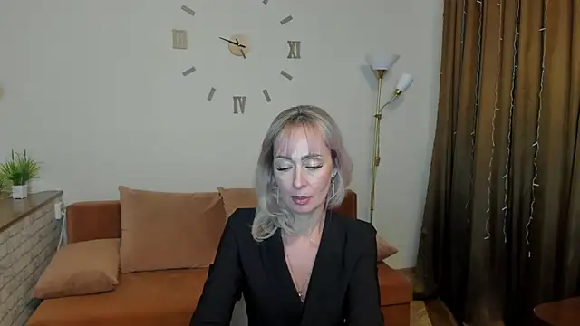 Snapshot of Julia_Cherry_ chatting on December 28, 2024, 5:14 pm Julia Cherry online show from December 28, 2024, 5:14 pm