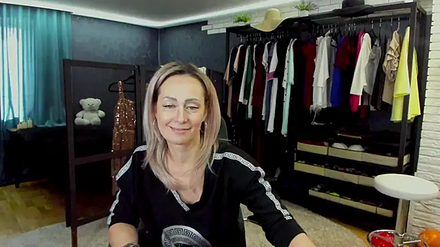 Snapshot of Julia_Cherry_ chatting on February 18, 2026, 9:50 am Julia Cherry online show from February 18, 2026, 9:50 am