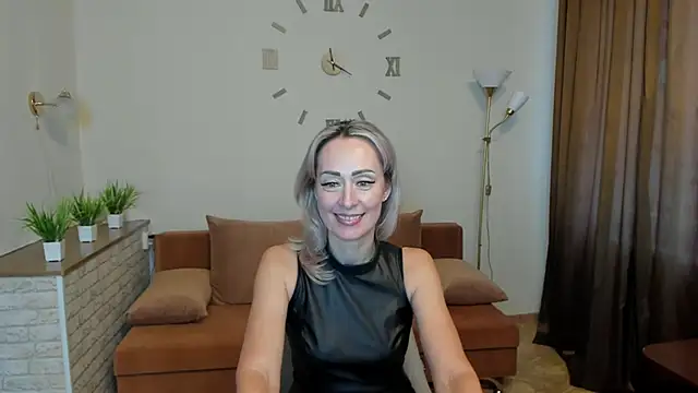 Snapshot of Julia_Cherry_ chatting on January 16, 2025, 10:42 am Julia Cherry online show from January 16, 2025, 10:42 am
