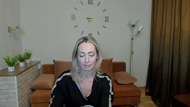 Snapshot of Julia_Cherry_ chatting on January 12, 2025, 1:27 pm Julia Cherry online show from January 12, 2025, 1:27 pm