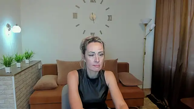 Snapshot of Julia_Cherry_ chatting on January 26, 2025, 10:34 am Julia Cherry online show from January 26, 2025, 10:34 am