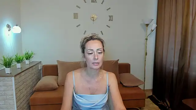 Snapshot of Julia_Cherry_ chatting on January 26, 2025, 7:32 am Julia Cherry online show from January 26, 2025, 7:32 am