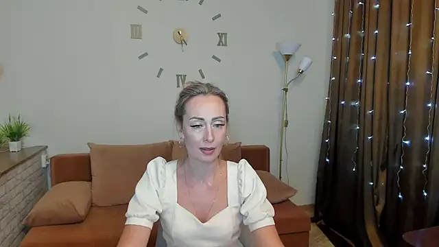 Snapshot of Julia_Cherry_ chatting on December 29, 2024, 5:33 pm Julia Cherry online show from December 29, 2024, 5:33 pm