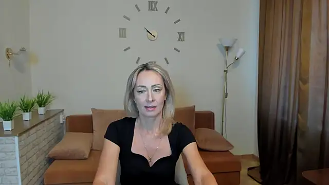 Snapshot of Julia_Cherry_ chatting on January 24, 2025, 12:10 pm Julia Cherry online show from January 24, 2025, 12:10 pm