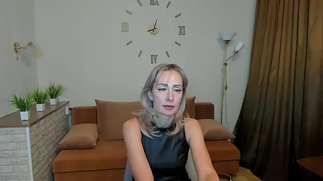 Snapshot of Julia_Cherry_ chatting on January 16, 2025, 1:58 pm Julia Cherry online show from January 16, 2025, 1:58 pm
