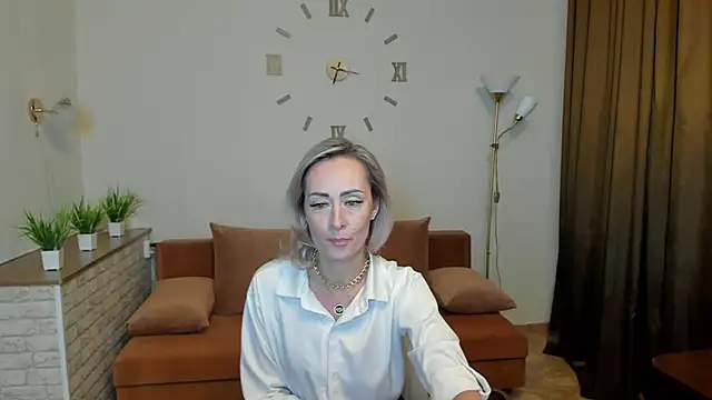 Snapshot of Julia_Cherry_ chatting on January 16, 2025, 3:45 am Julia Cherry online show from January 16, 2025, 3:45 am
