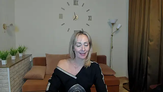 Snapshot of Julia_Cherry_ chatting on January 24, 2025, 3:13 pm Julia Cherry online show from January 24, 2025, 3:13 pm