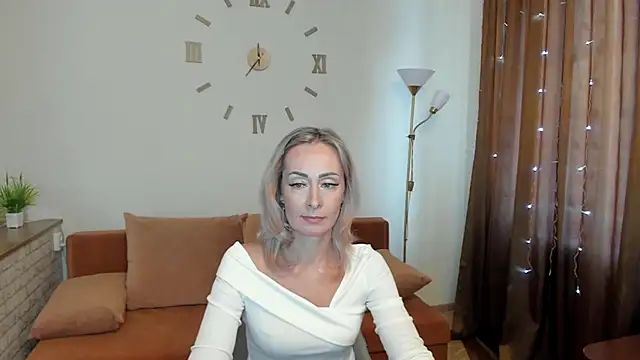 Snapshot of Julia_Cherry_ chatting on December 28, 2024, 10:25 am Julia Cherry online show from December 28, 2024, 10:25 am