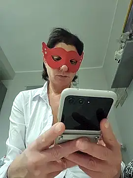 Snapshot of Vagabondainnamorata chatting on February 19, 2026, 6:27 pm Vagabondainnamorata online show from February 19, 2026, 6:27 pm