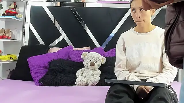 abby eemily online show from October 8, 2025, 12:07 pm