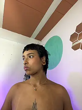 Snapshot of LollaByer chatting on September 27, 2025, 10:49 pm LollaByer online show from September 27, 2025, 10:49 pm