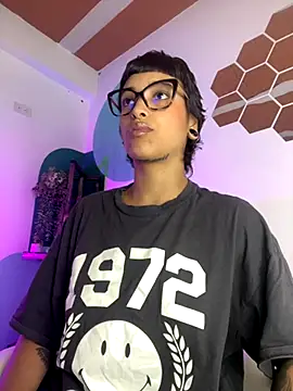 Snapshot of LollaByer chatting on October 14, 2025, 9:15 pm LollaByer online show from October 14, 2025, 9:15 pm